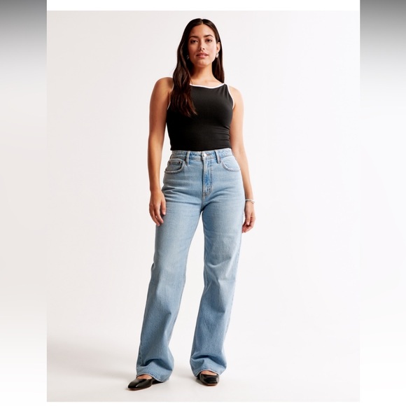 Abercrombie Curve Love High Rise 90s Relaxed Jean - Picture 5 of 6